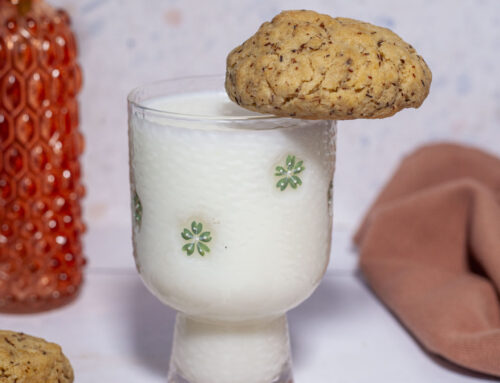 Rooibos and black pepper cookies with guava curd and cream cheese filling